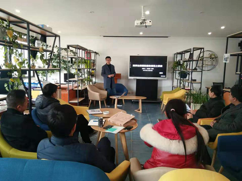 2019年12月26日我所全体律师在刘庭波律师的带领下学习如何办理法律援助案子！